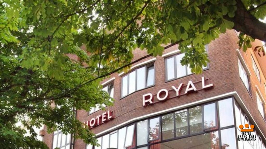 De gevel van Hotel Royal aan de Brink in Deventer